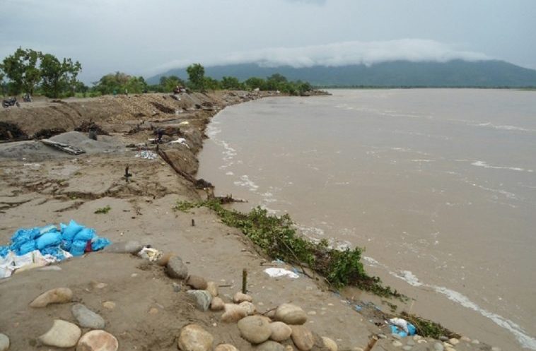 छोरा-छोरी लिएर नारायणीमा हामफालिन् महिला, आमाको उद्धार, छोरा र छोरीको मृत्यु