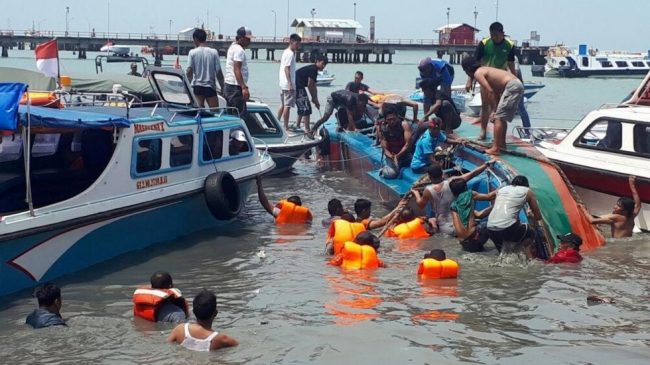 सान्टा क्रुज द्वीपमा डुङ्गा दुर्घटनामा परी २५ को मृत्यु