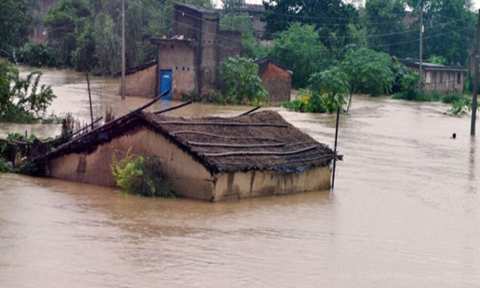 जेठी नालामा बाढी आएसँगै बाँके खजुराका सयौँ घर डुबानमा