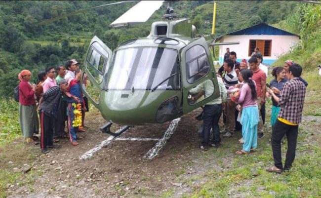 तिम्ल्याहा जन्माउनेलाई हेलिकप्टरमार्फत उद्धार