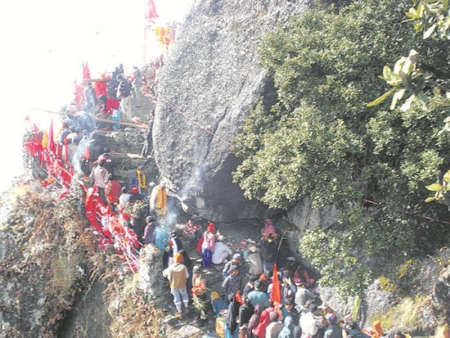 वर्सेनी वर माग्न हजारौं भक्तजन आउँछन्  बडिकेदार मेलामा