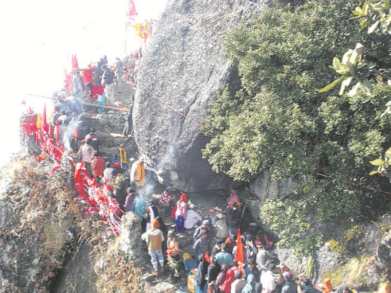 वर्सेनी वर माग्न हजारौं भक्तजन आउँछन्  बडिकेदार मेलामा