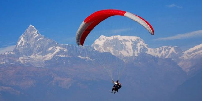 पोखराको आकाशमा स्काइड्राइभ, लोभिँदै साहसिक खेल पारखी