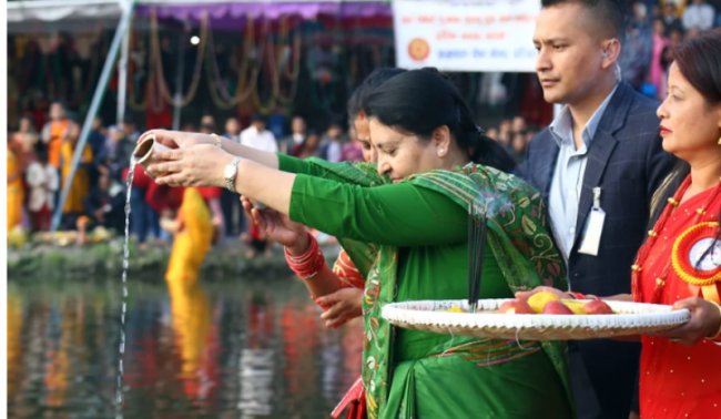 राष्ट्रपति भण्डारीद्वारा कमलपोखरीमा छठीमाईको पूजा आराधना