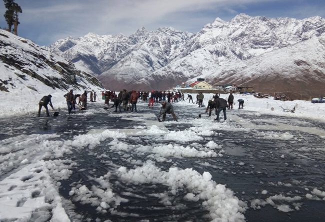 डाेल्पामा हिउँ पन्छाएरै उडाइयो जहाज