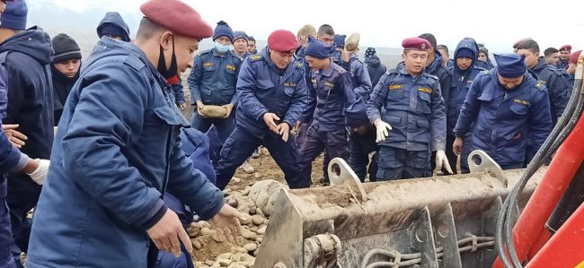 गौतमबुद्ध अन्तर्राष्ट्रिय क्रिकेट रङ्गशालामा २०० जना प्रहरीको श्रमदान