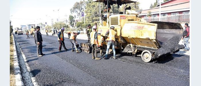 मुख्य सडकमा खाल्डाखुल्डी पुर्ने काम तीव्र