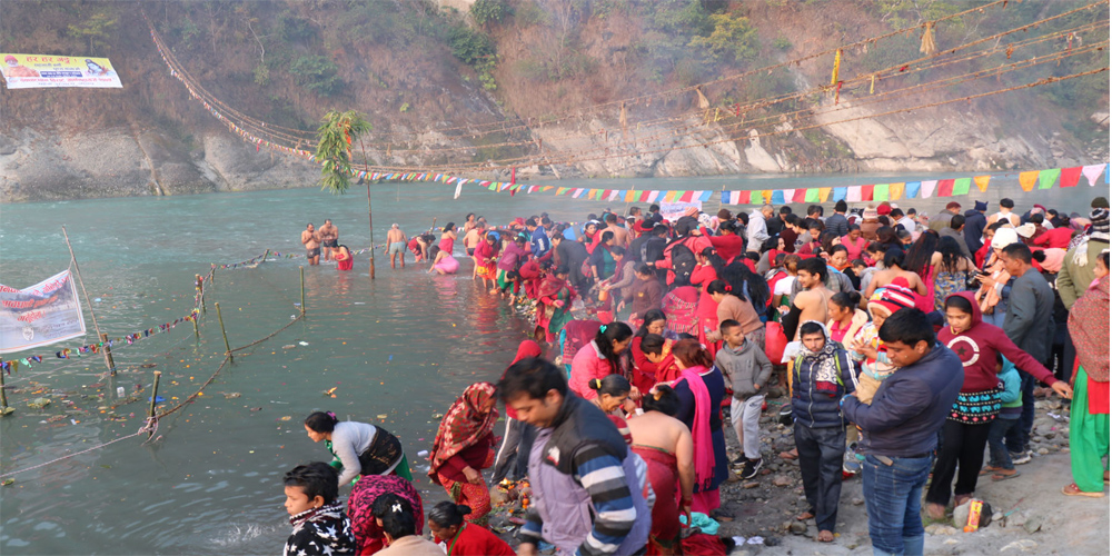 देवघाटमा तिर्थालुको घुइँचो