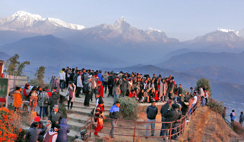 पोखरामा नयाँ वर्षको स्वागतमा पर्यटक भरिभराउ