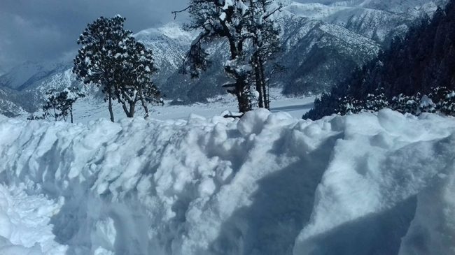 सुदूरपश्चिममा तेस्रोपटक हिमपात, राजमार्ग अवरुद्ध, जनजीवन प्रभावित