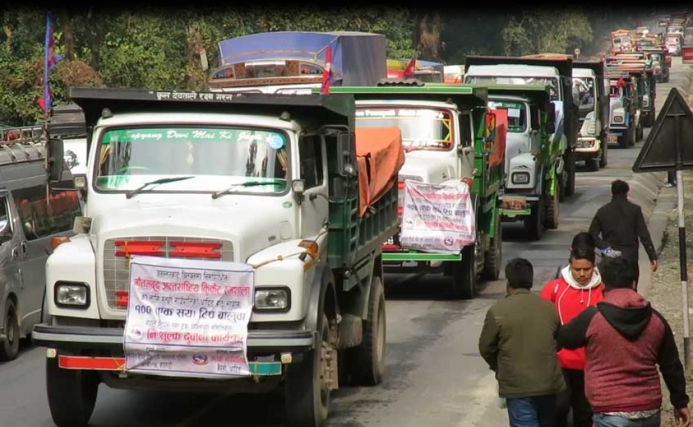 गल्छी गाउँपालिकाले दियो गौतमबुद्ध अन्तर्राष्ट्रिय रङ्गशालालाई १०० टिपर बालुवा