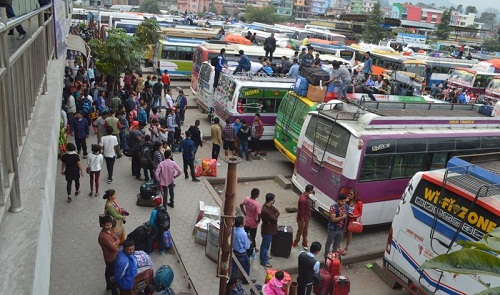 काेराेना भाइरस त्रास : उपत्यकाबाट बाहिरिने क्रम बढ्यो