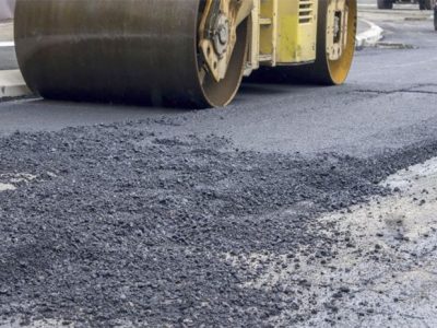 लोकमार्गसँग जोड्ने लक्ष्मीमार्ग धमाधम कालोपत्र