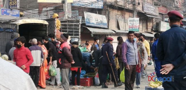 महानगरकाे लापरवाही, अस्थायी तरकारी बजारमा कोरोना संक्रमणको जोखिम (फोटोफिचर)