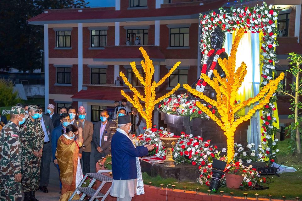 विश्व शान्तिको कामना गर्दै प्रमद्वारा दीप प्रज्ज्वलन