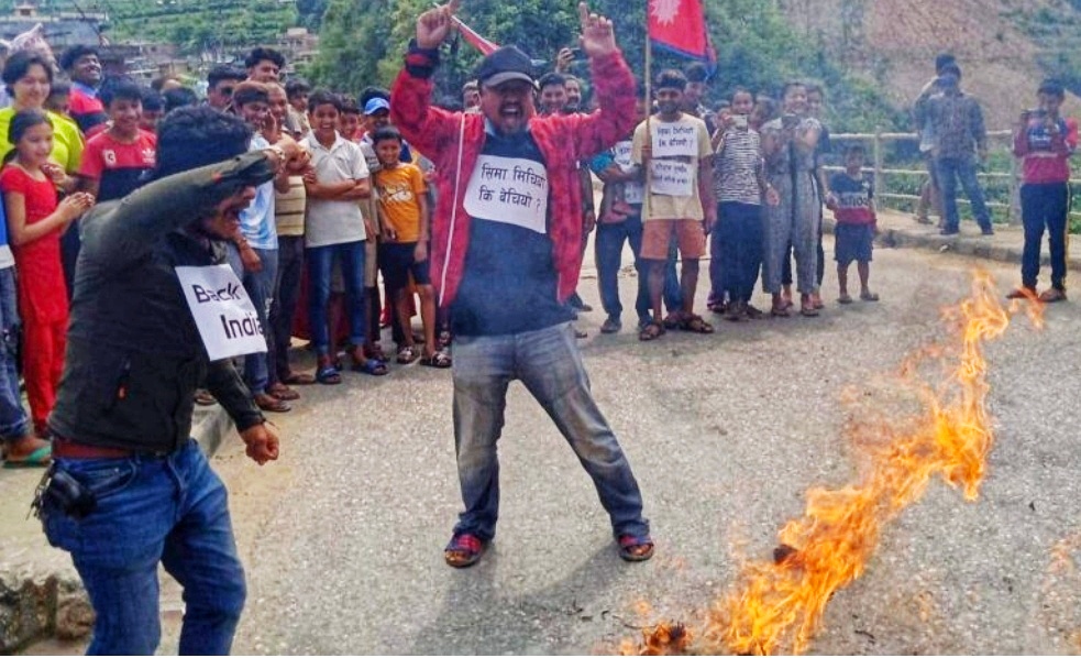 धादिङमा भारतीय प्रधानमन्त्री मोदीको पुतला दहन