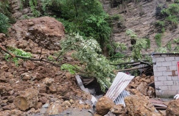 लमजुङमा पहिरो खसेर एकै परिवारका ३ जनाको मृत्यु