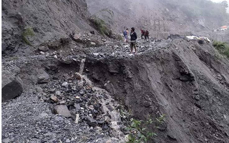 मुस्ताङमा सडक अवरुद्ध हुँदा जनजीवन प्रभावित