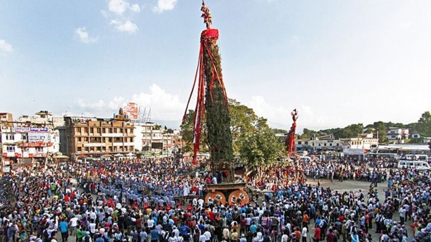 रातो मच्छिन्दद्रनाथको रथारोहण सम्पन्न