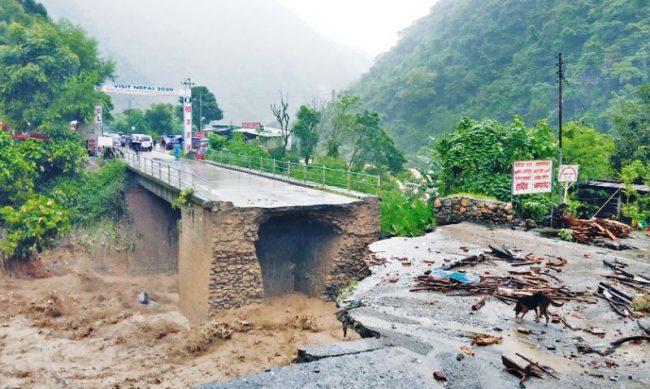 वर्षाका कारण सात राष्ट्रिय राजमार्गमा असर, चार राजमार्ग ठप्प