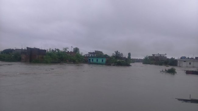 कोशीको जलसतह खतराको बिन्दुमा पुग्याे, सचेत रहन मध्यराति मन्त्रीको सन्देश