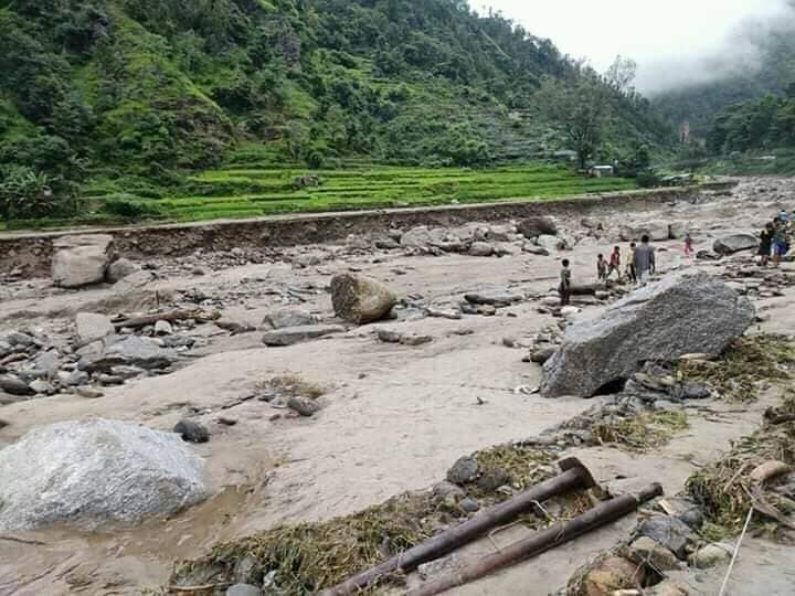 अछामको रामारोशनमा भीषण बाढी, ४ जनाको शव फेला, १७ जना बेपत्ता