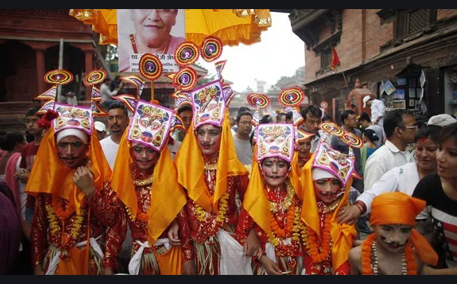 दिवंगत आफन्तको सम्झनामा गाईजात्रा मनाइँदै