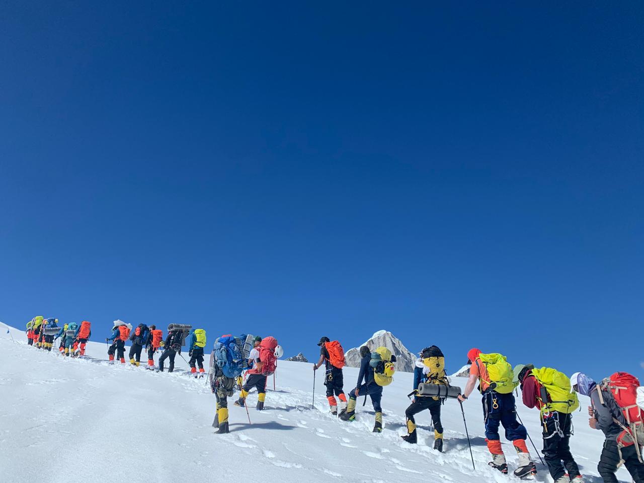 बहराइनका राजकुमारसहितको टोलीद्वारा मनास्लु हिमालको सफल आरोहण