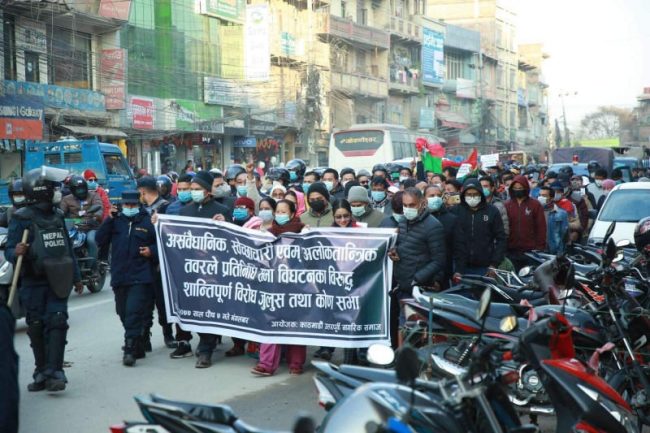 संसद् विघटन विरुद्ध नागरिक अगुवाहरु सडकमा