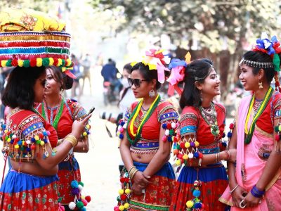 माघीको चहलपहलसँगै माघीमय भए थारू बस्ती