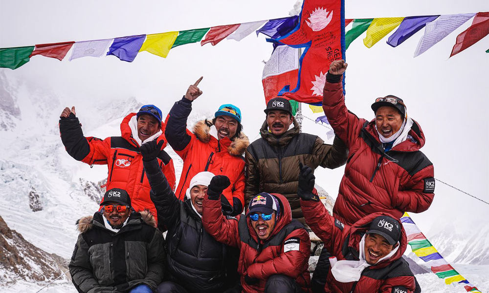 दशजना नेपाली आरोही विश्वकै दोस्रो अग्लो हिमाल केटुको चुचुरोमा