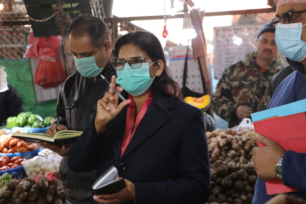 कालिमाटी तरकारी बजारमा कृषिमन्त्री अर्यालको छड्के, बजार व्यवस्थित गर्न विशेष योजना तयार गर्न निर्देशन