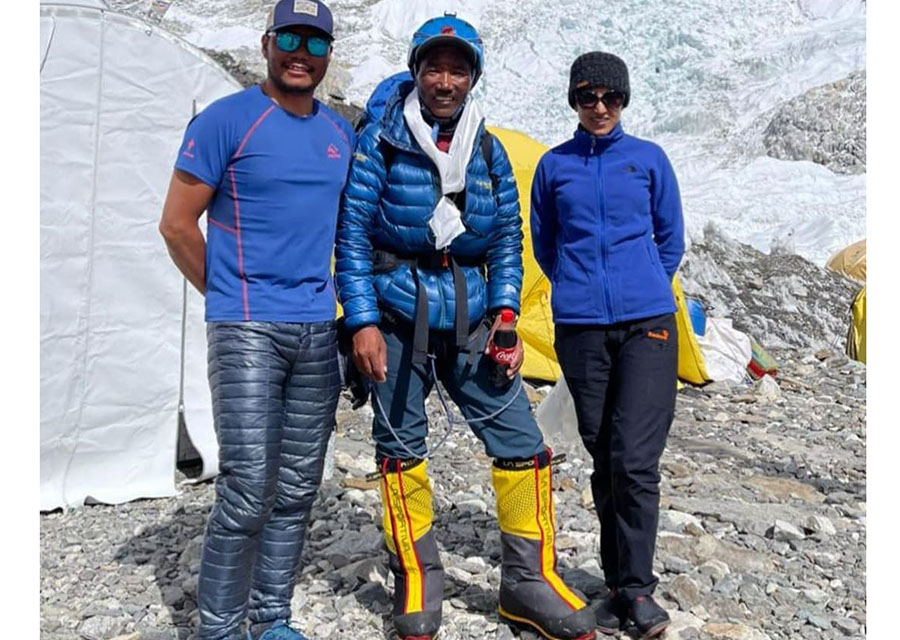 २५ औं पटक सगरमाथाको चुचुरोमा पुगेका कामिरिता भन्छन् ‘ट्राफिक जाम नभएपछि चढ्न सहज भयो’