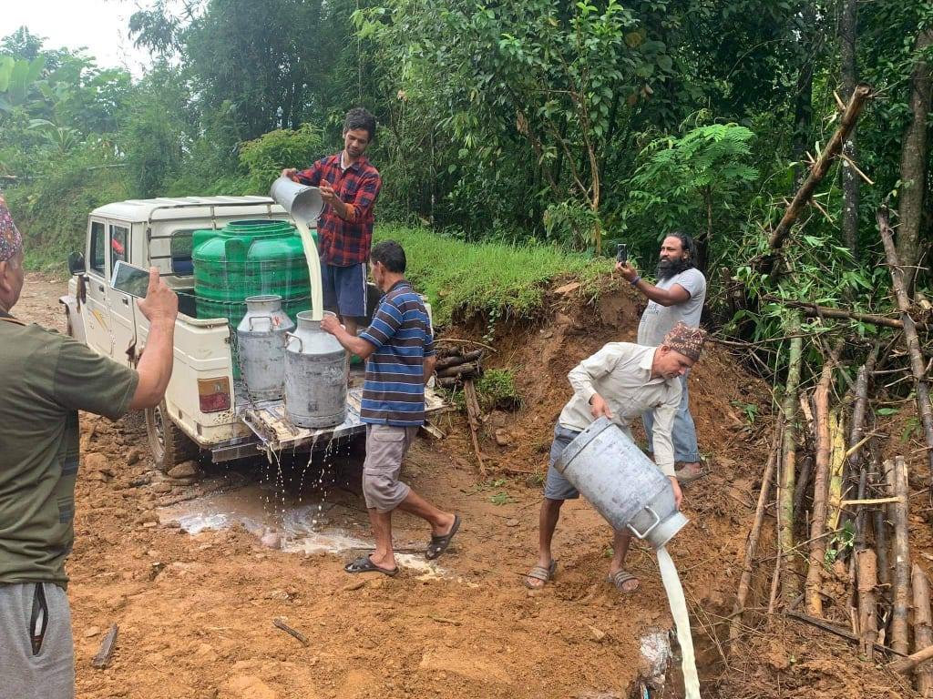 एक दिनमा १० करोड रुपैयाँ बराबरको दूध नोक्सान हुँदै