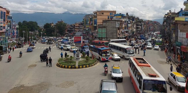 भाडा समायोजनको माग गर्दै  यातायत व्यवासायी आन्दोलित,  सवारी साधनसहितकाे र्‍याली