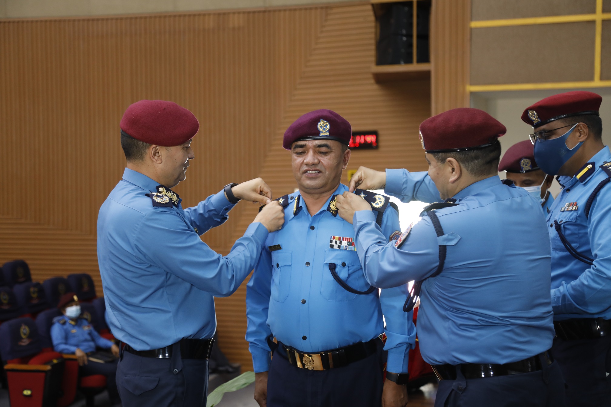 प्रहरी अतिरिक्त महानिरीक्षक सहकुल बहादुर थापा दर्ज्यानी चिन्हद्वारा सुशोभित