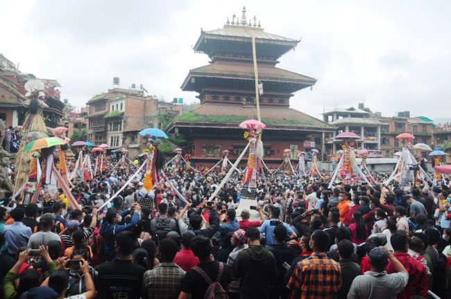 कोरोना प्रभावः रौनक हराएको भक्तपुरको गाईजात्रा