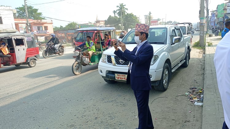 बाटोमा खाल्डा देखेपछि आक्रोशित सिडिओले भने- पक्राउ पुर्जी जारी गर्छु