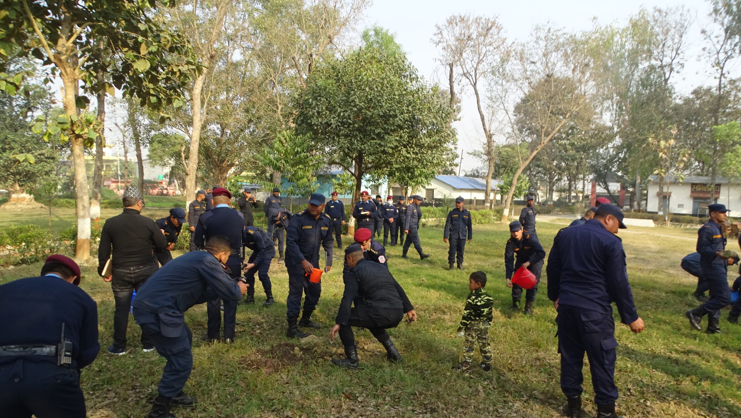 प्रजातन्त्र दिवसमा प्रहरी कार्यालय परिसरमा वृक्षारोपण (फोटोफिचर)