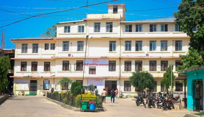 सेती प्रादेशिक अस्पतालको तेस्रो तलाबाट हाम फालेर एक जनाको मृत्यु