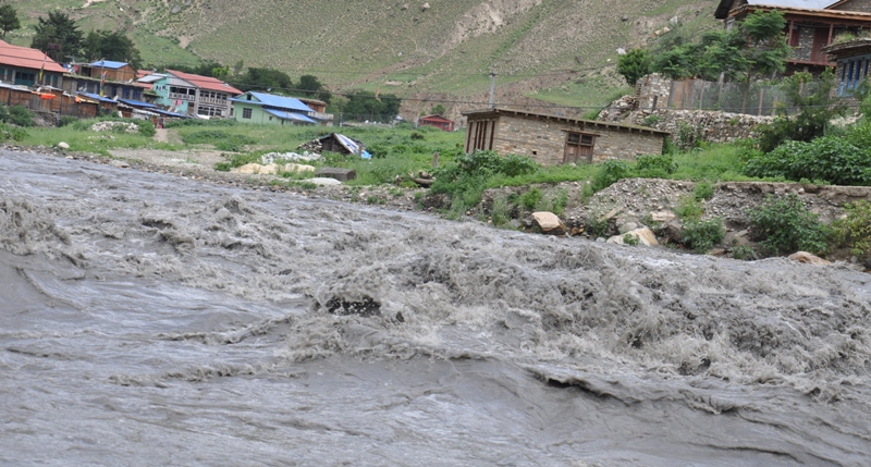 भेरी नदीमा बहाव बढेपछि डोल्पा जाजरकोट सडकखण्ड अवरुद्ध