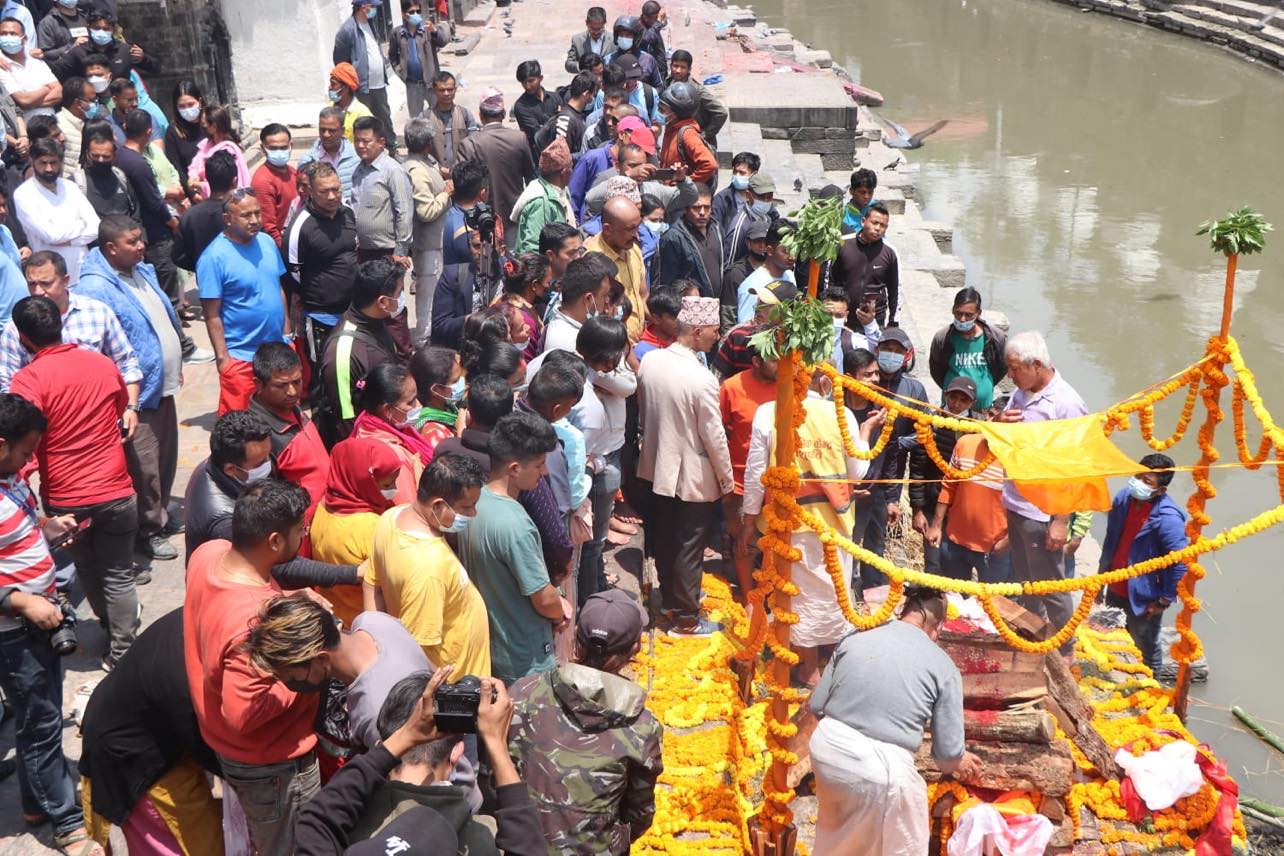 रवि लामिछानेका सवारी चालक थापाको अन्त्येष्टि