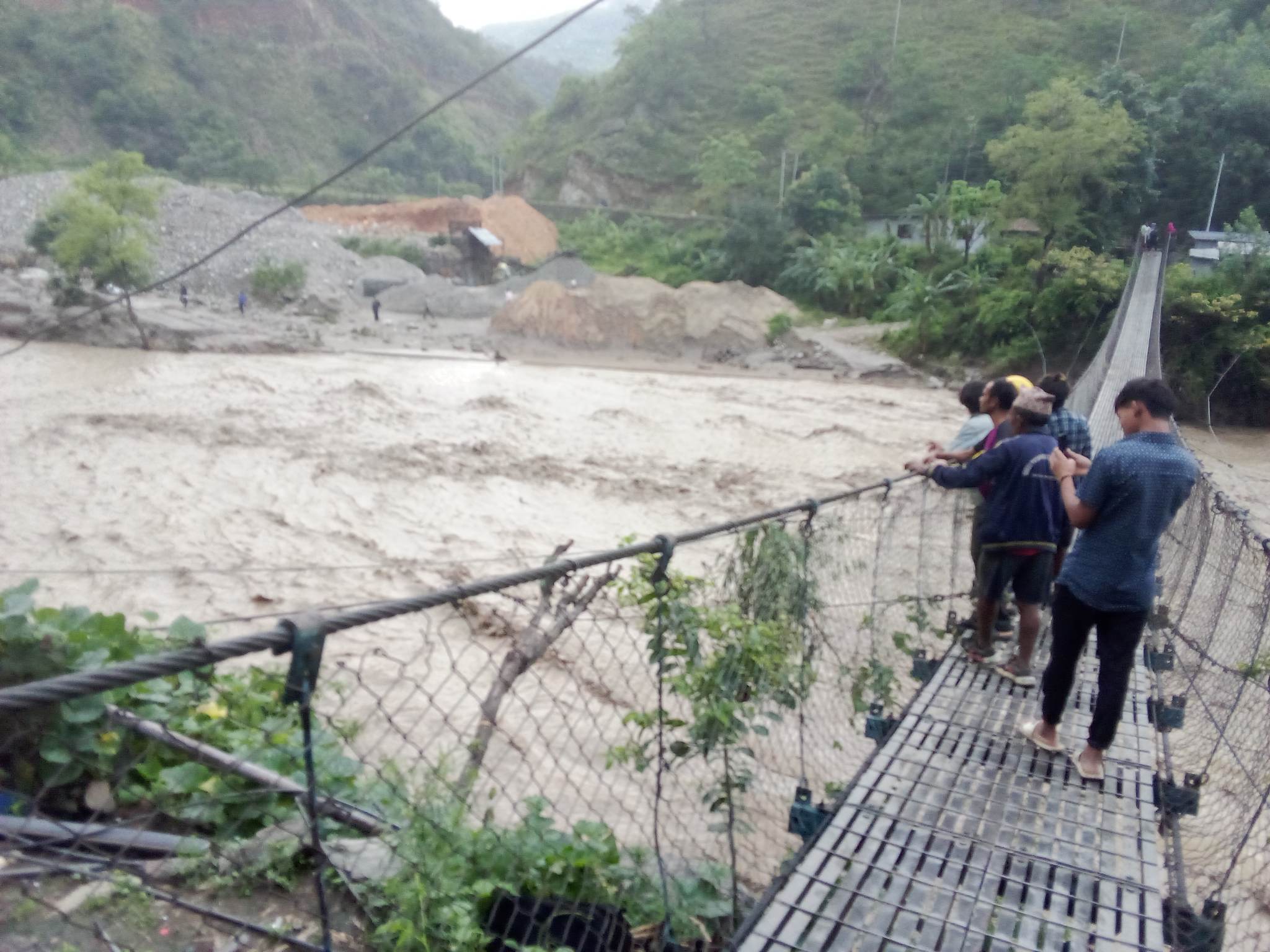 अपडेट : ताप्लेजुङमा पहिराले पुरिएर बेपत्ता भएको खोजी तीव्र