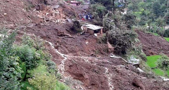 पहिराले घर पुरिएर आमाछोराको मृत्यु, तीनजना घाइते