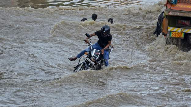 दिल्ली डुब्ने खतरा, यमुनाको जलस्तर तीव्र गतिमा बढ्दै