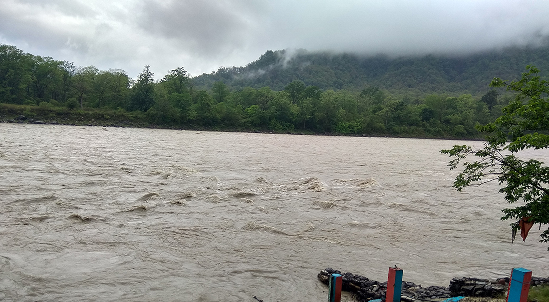 दाउरा संकलन गर्ने क्रममा महाकालीमा दुई किशोर बगे