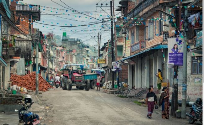 बेसीशहर बजारका अव्यवस्थित तार हटाउन नगरपालिकाको निर्देशन