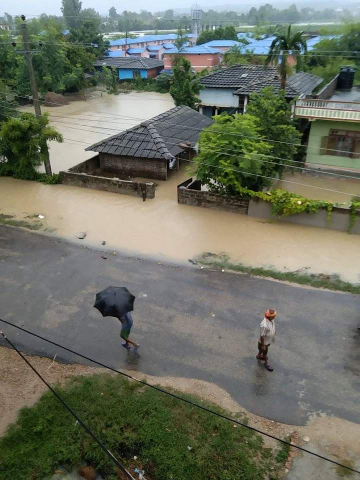 महोत्तरीको रातु नदीमा आएको बाढीले उर्बरभूमि र बस्ती जोखिममा