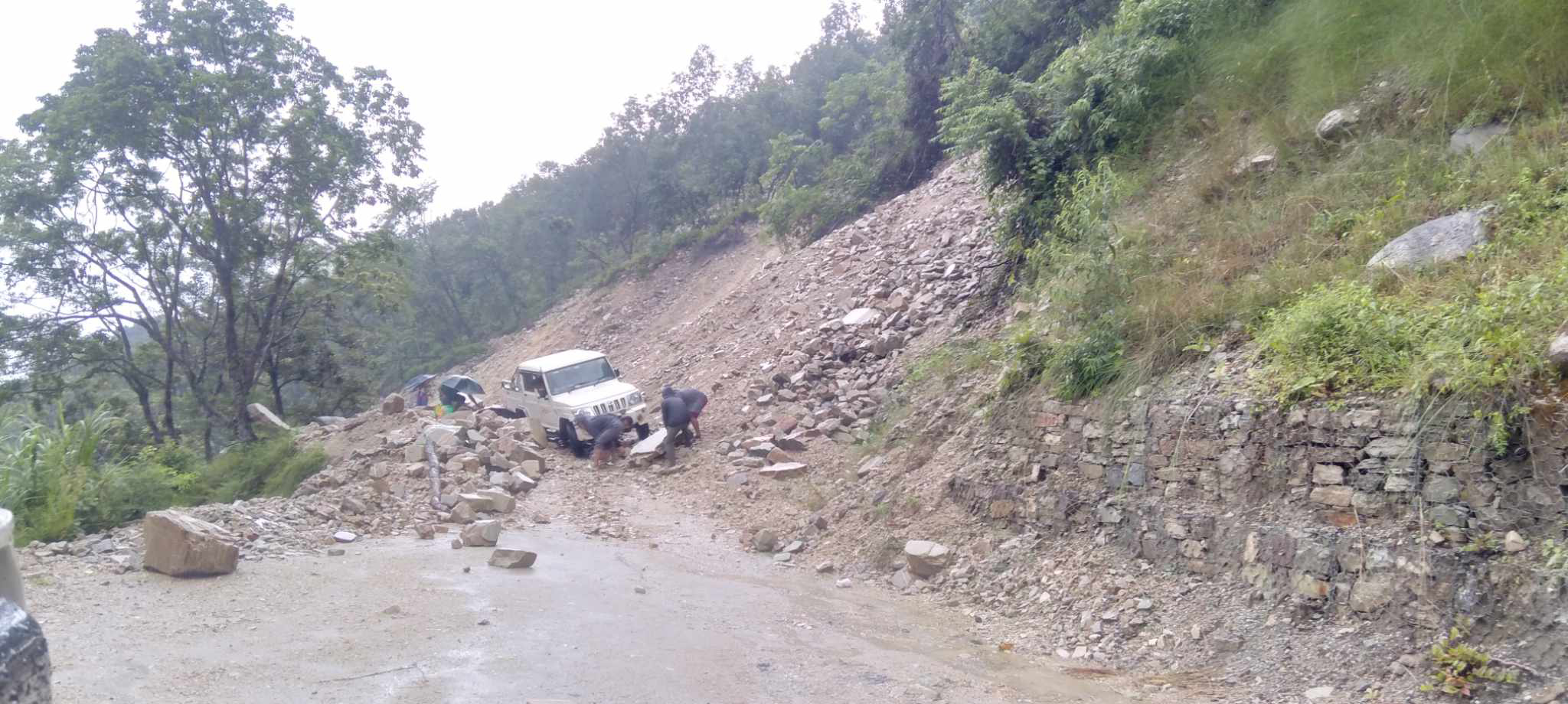 मनाङको अवस्था : ३५ किलोमिटरमा ३५ पहिरा