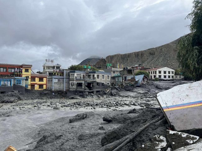 कागबेनी बाढी अपडेटः २९ घर पूर्णरूपमा ध्वस्त, सडक अवरुद्ध हुँदा माथिल्लो मुस्ताङ चल्ने यातायात ठप्प